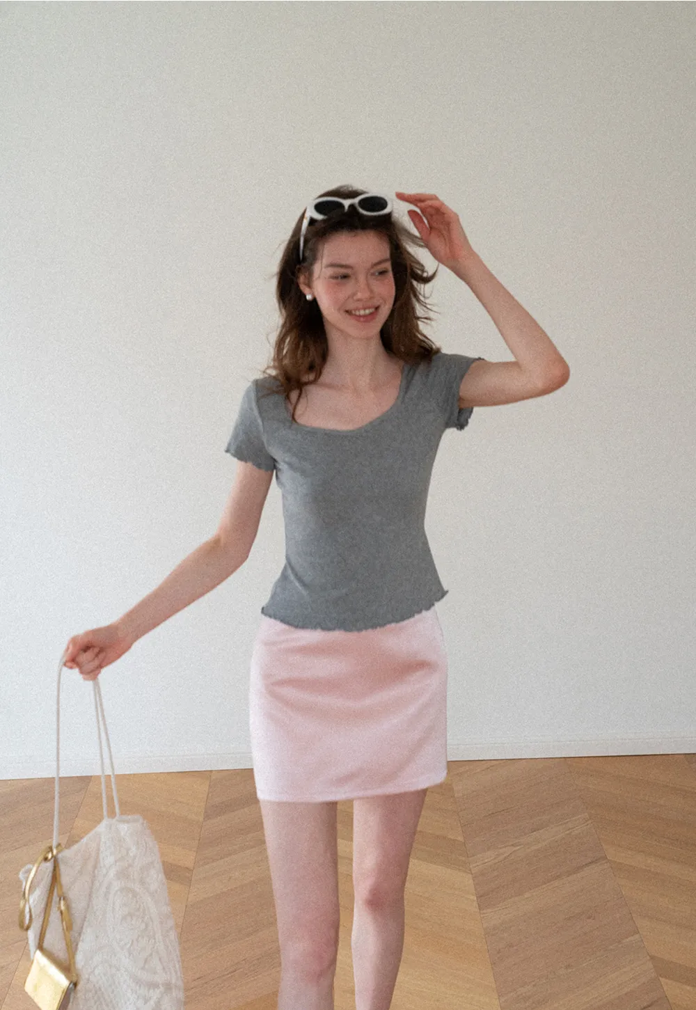 Scalloped Hem V Neck Short Sleeve Knit Tshirt