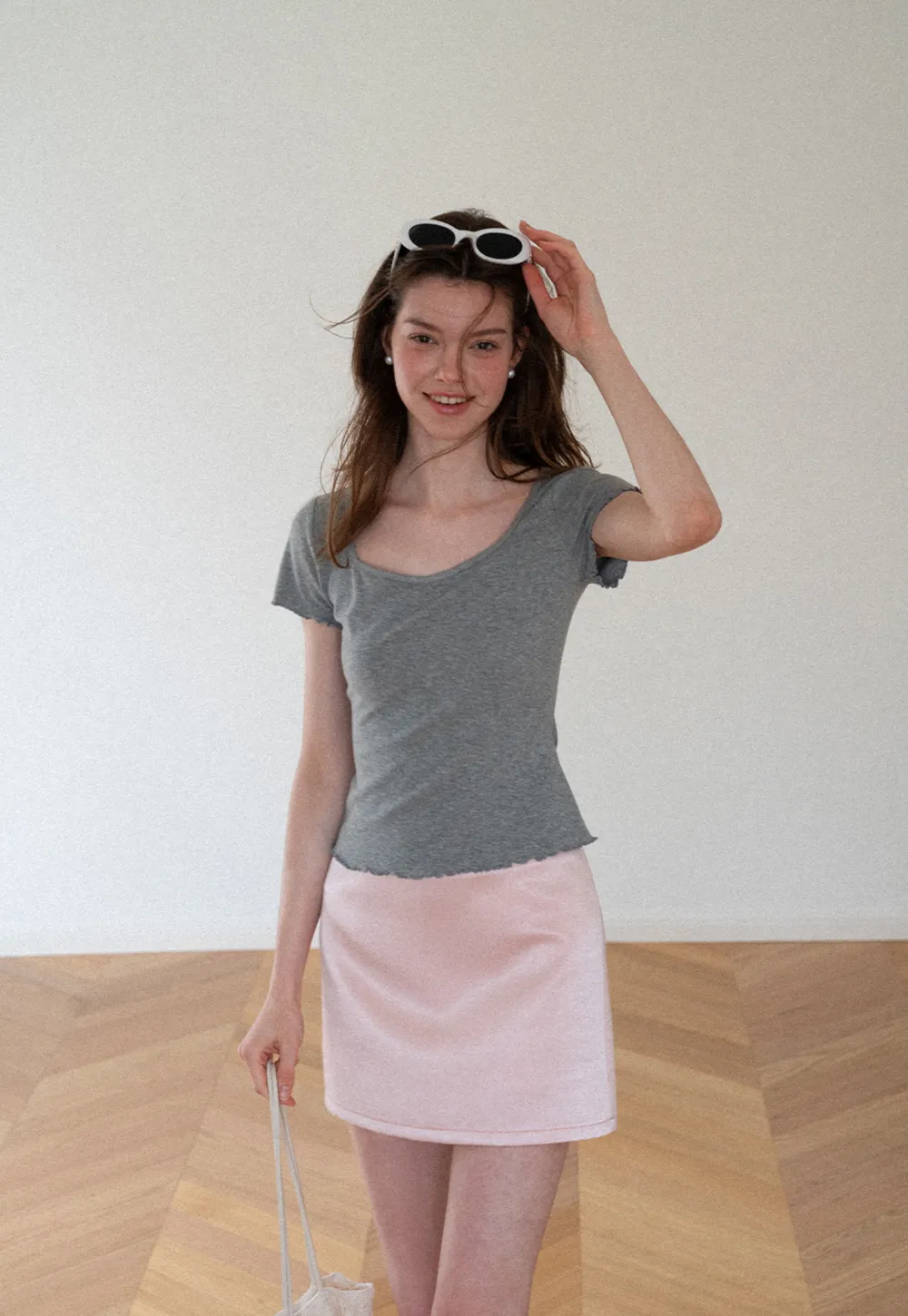 Scalloped Hem V Neck Short Sleeve Knit Tshirt