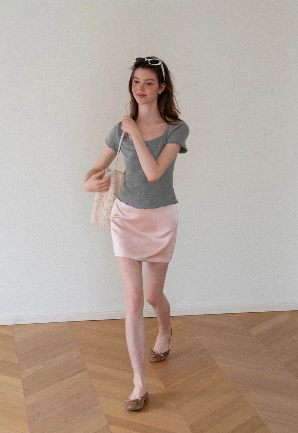 Scalloped Hem V Neck Short Sleeve Knit Tshirt