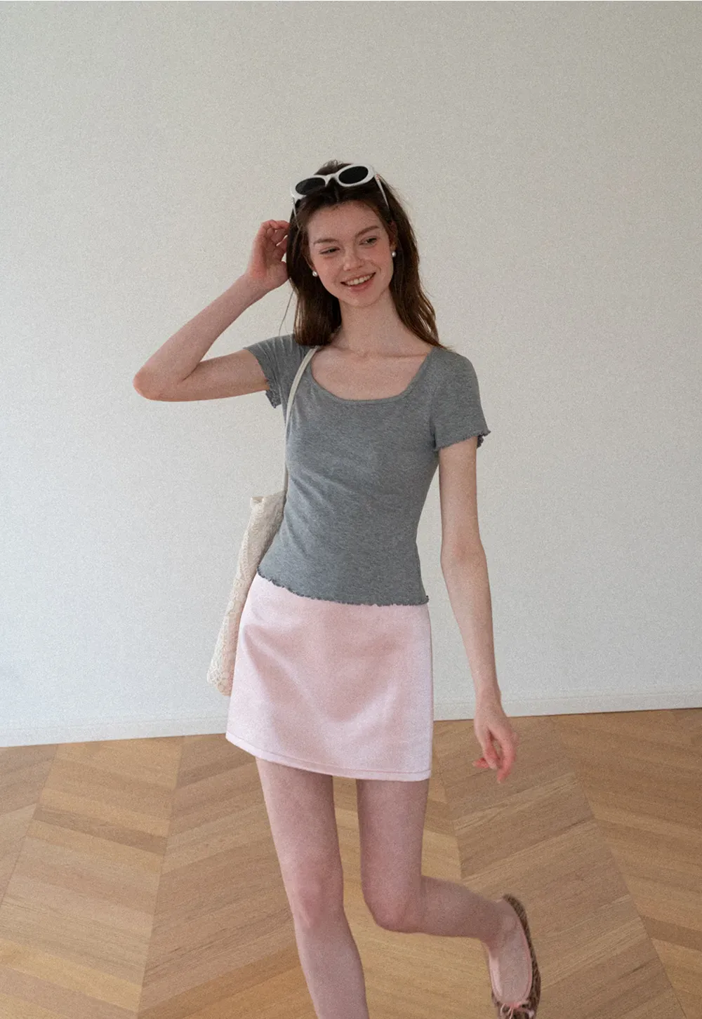 Scalloped Hem V Neck Short Sleeve Knit Tshirt