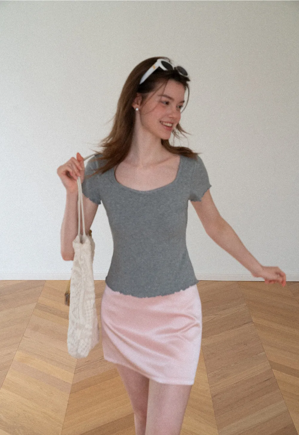 Scalloped Hem V Neck Short Sleeve Knit Tshirt