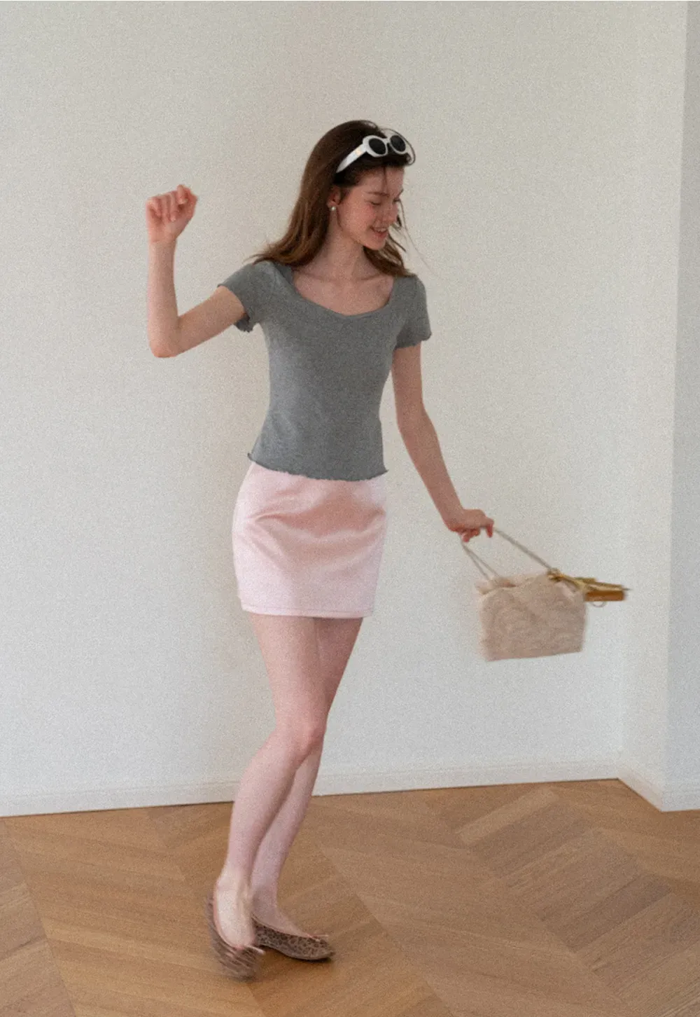 Scalloped Hem V Neck Short Sleeve Knit Tshirt