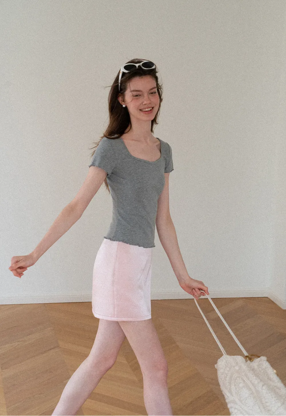 Scalloped Hem V Neck Short Sleeve Knit Tshirt