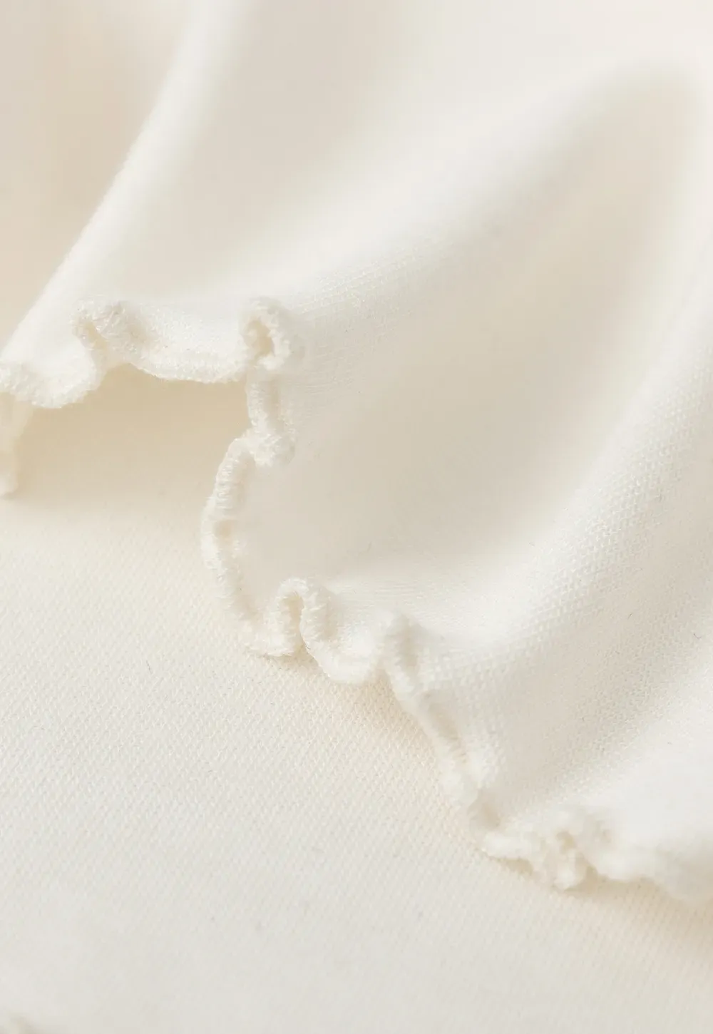 Scalloped Hem V Neck Short Sleeve Knit Tshirt