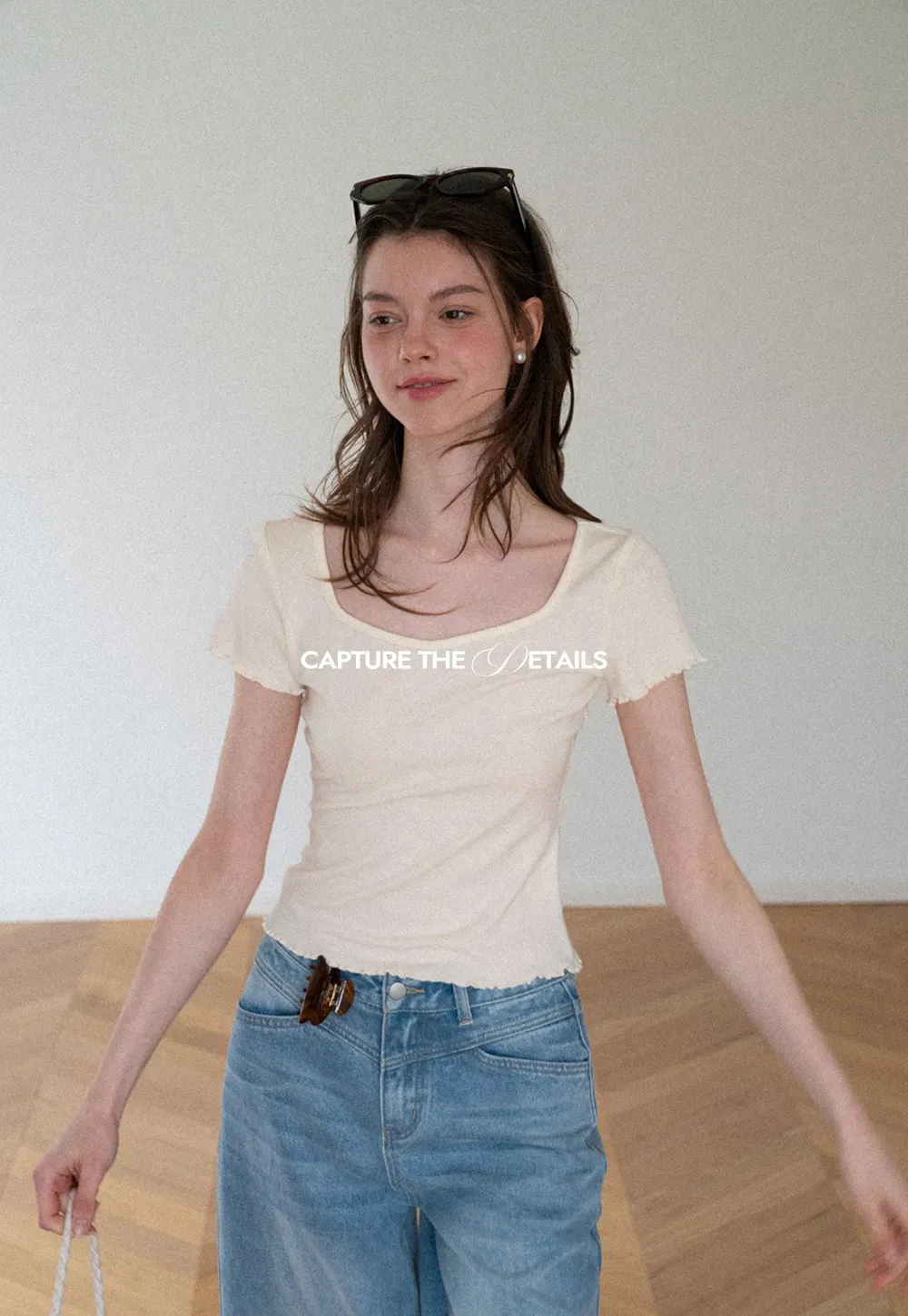 Scalloped Hem V Neck Short Sleeve Knit Tshirt