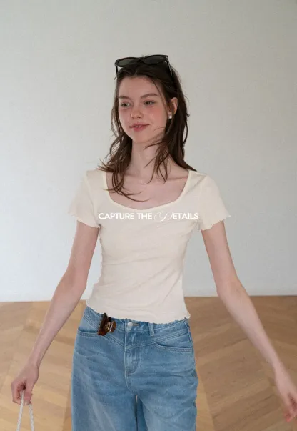 Scalloped Hem V Neck Short Sleeve Knit Tshirt