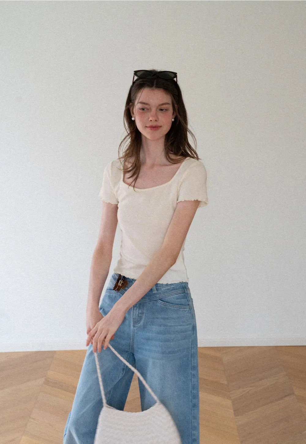 Scalloped Hem V Neck Short Sleeve Knit Tshirt