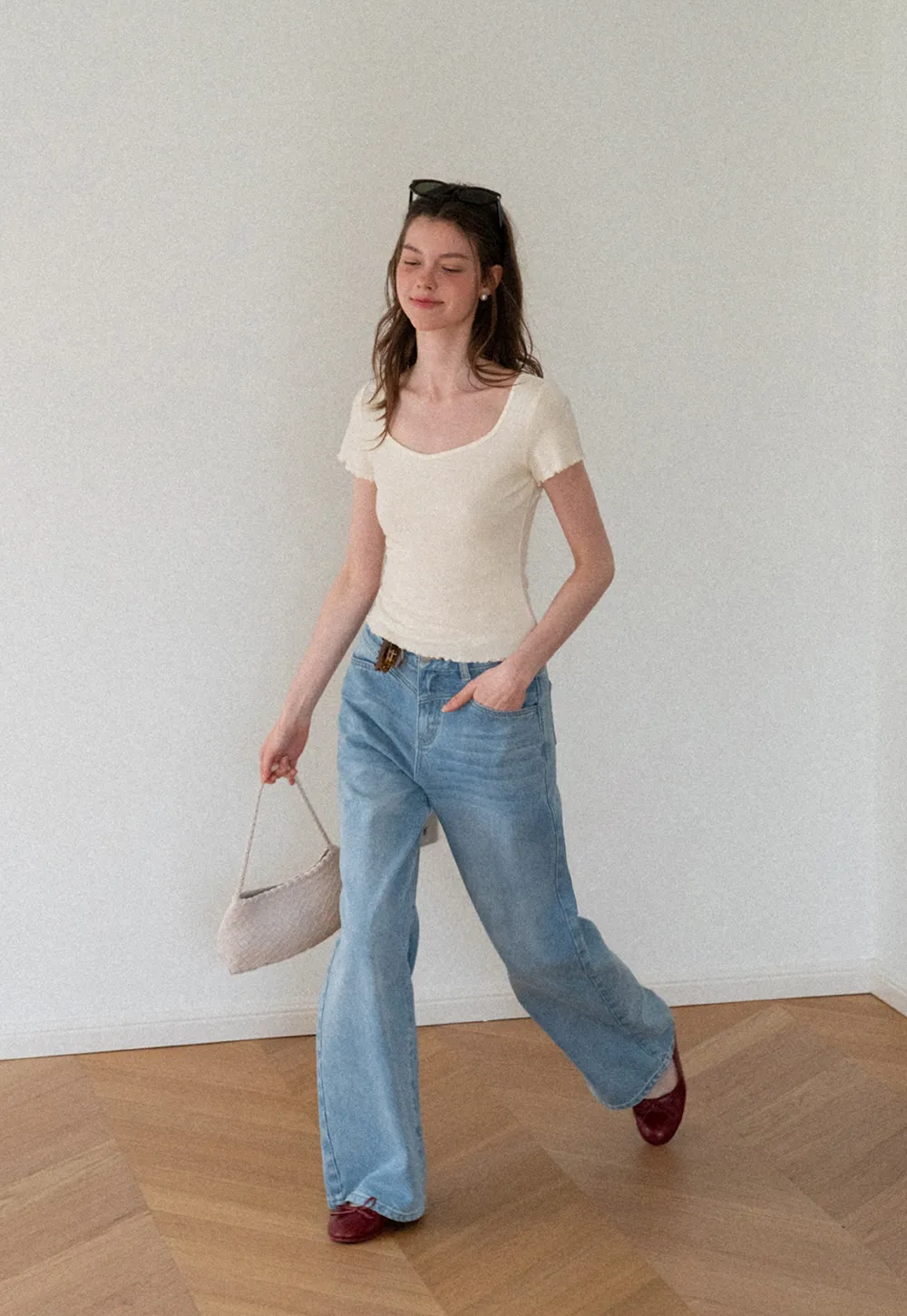 Scalloped Hem V Neck Short Sleeve Knit Tshirt
