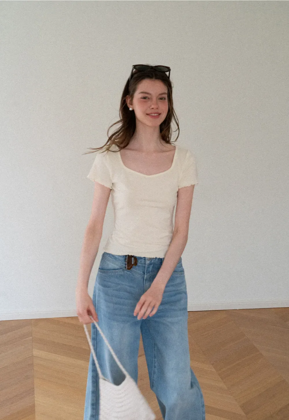 Scalloped Hem V Neck Short Sleeve Knit Tshirt