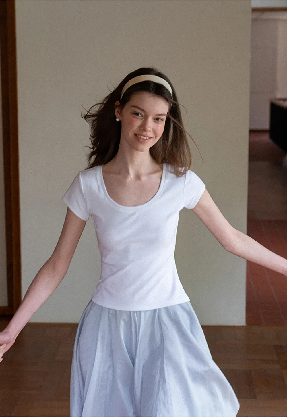 Scoop Neck Short Sleeve Fitted T Shirt