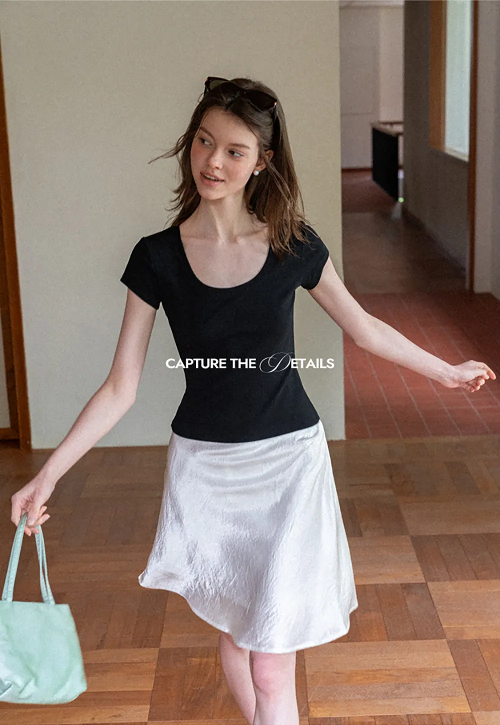 Scoop Neck Short Sleeve Fitted T Shirt