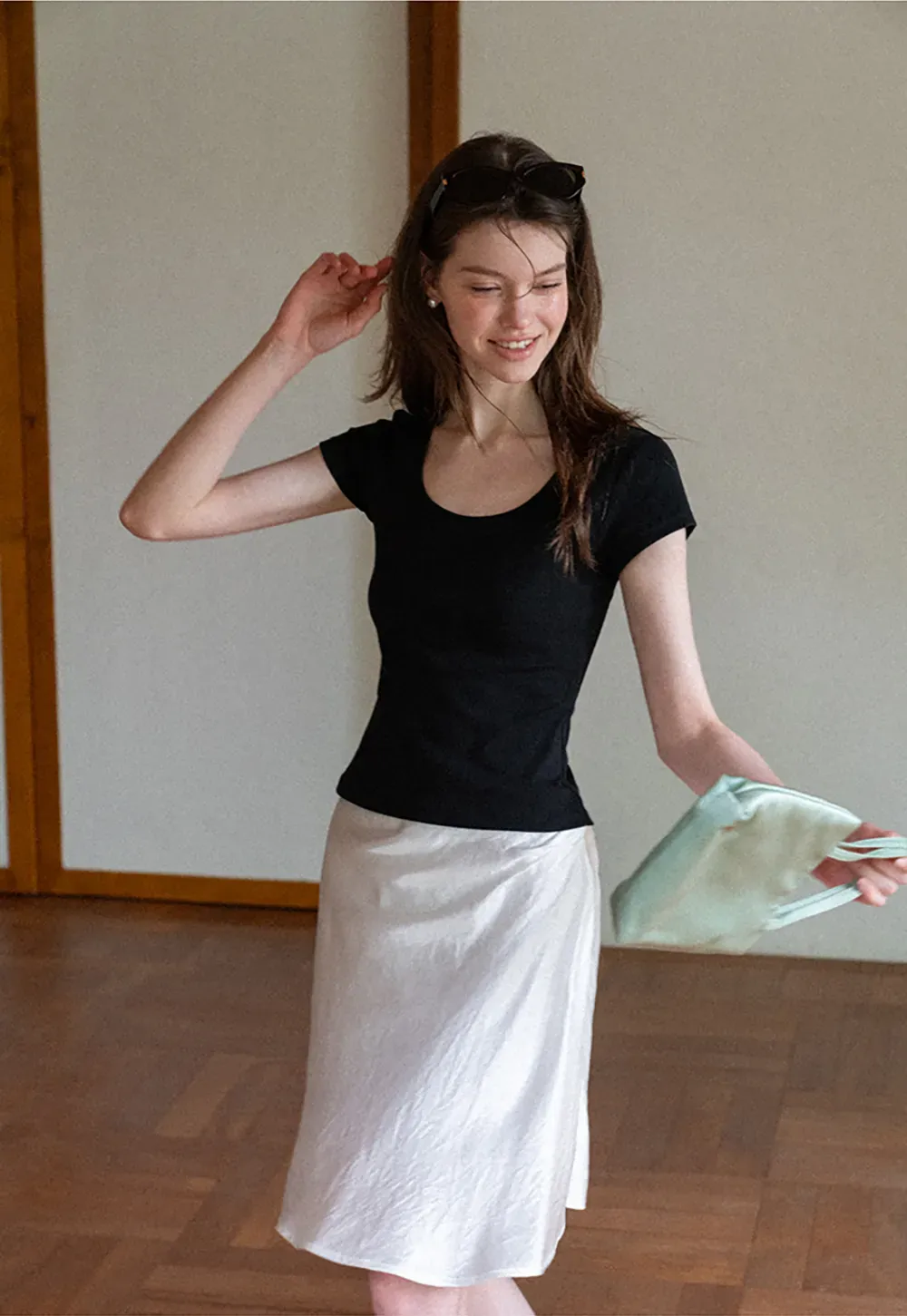 Scoop Neck Short Sleeve Fitted T Shirt
