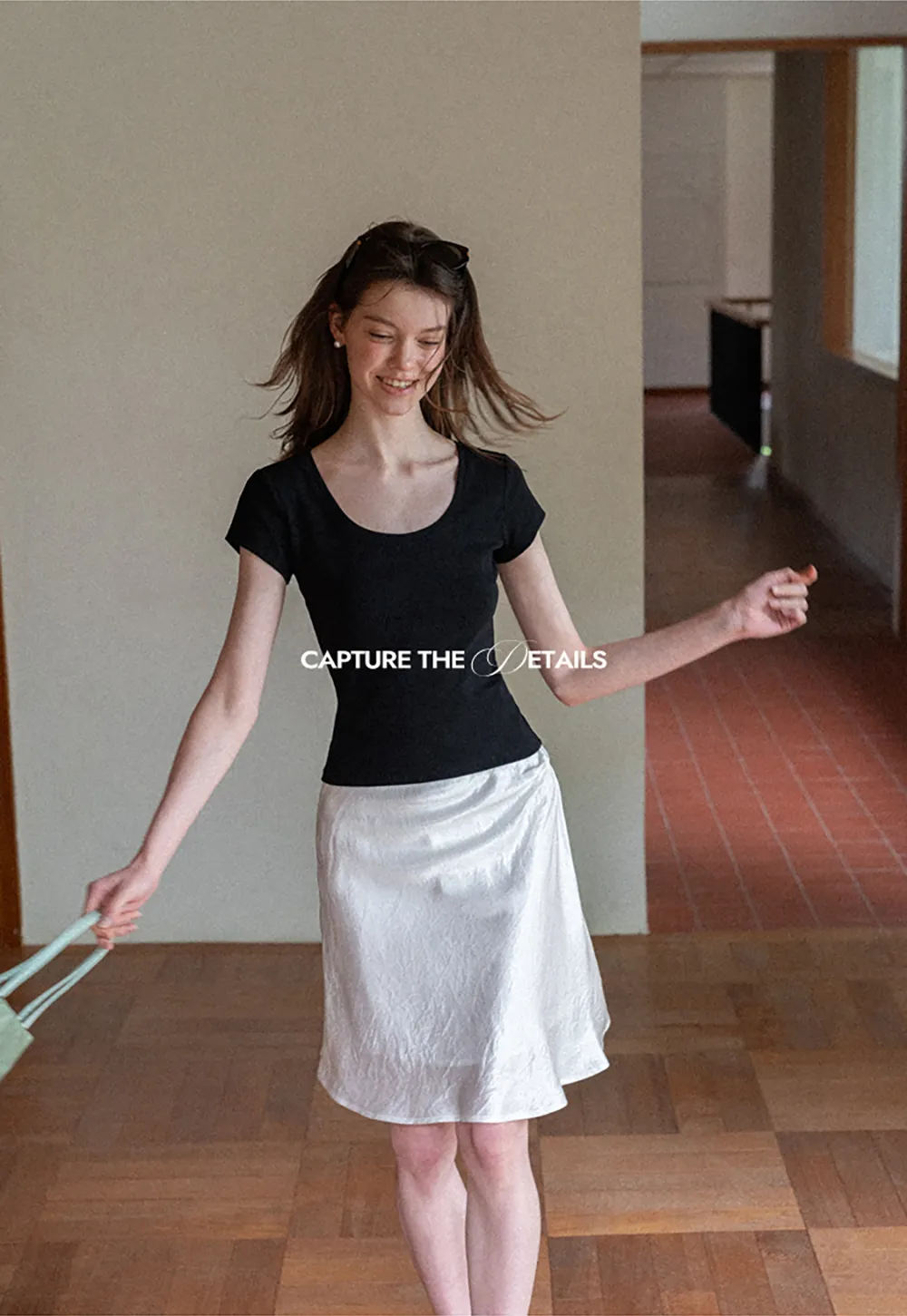 Scoop Neck Short Sleeve Fitted T Shirt