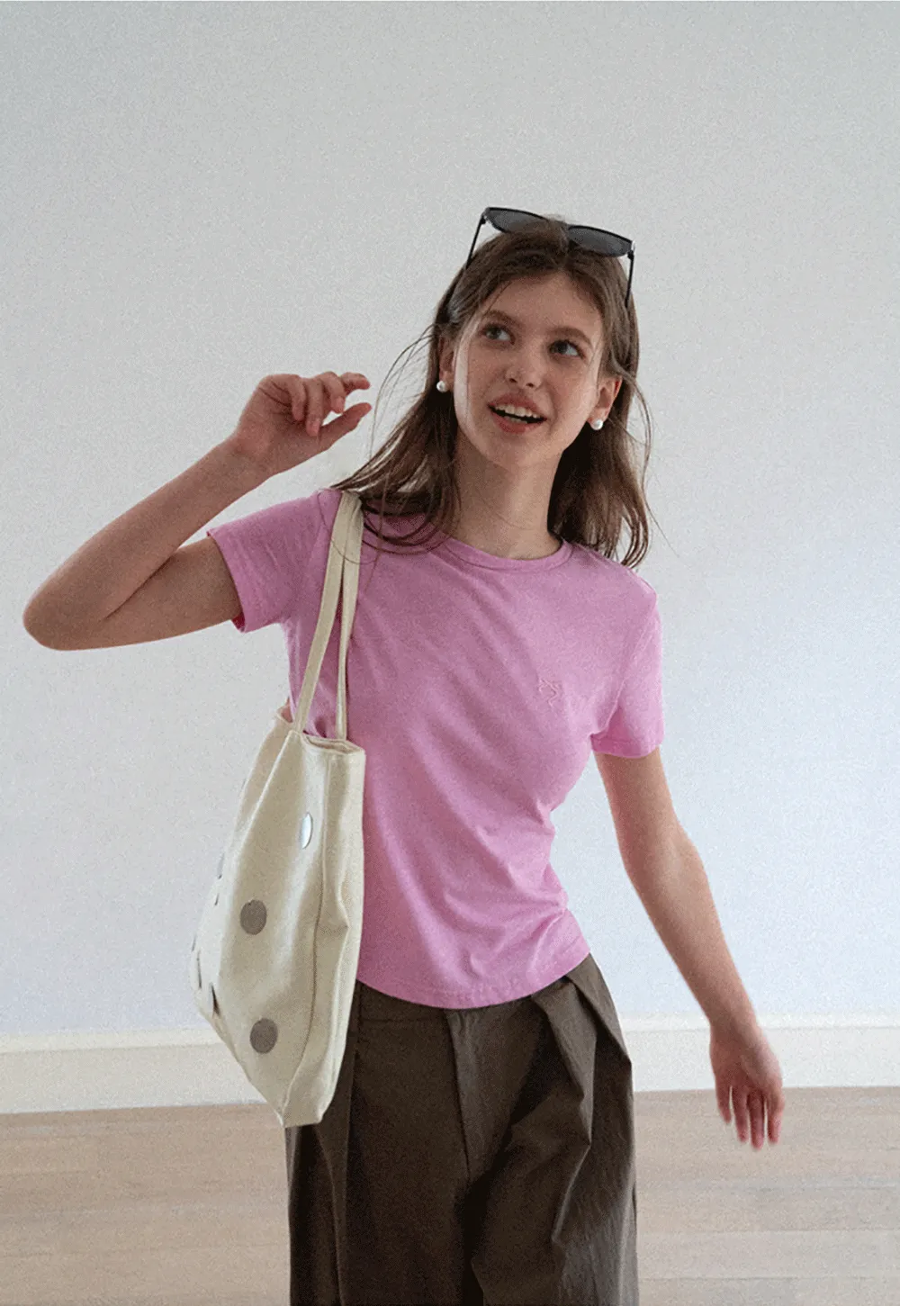 Embroidered Bow Detail Crew Neck Short Sleeve Tshirt