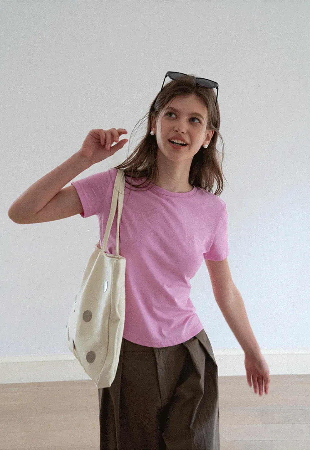 Embroidered Bow Detail Crew Neck Short Sleeve Tshirt