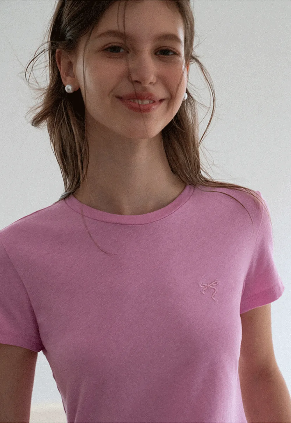 Embroidered Bow Detail Crew Neck Short Sleeve Tshirt