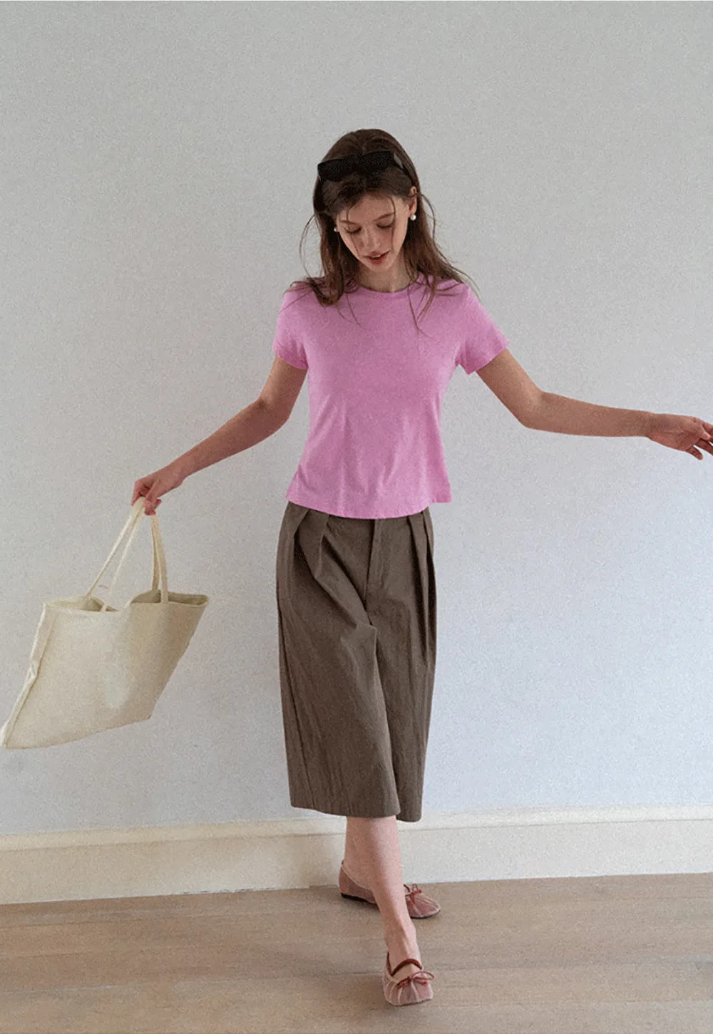 Embroidered Bow Detail Crew Neck Short Sleeve Tshirt