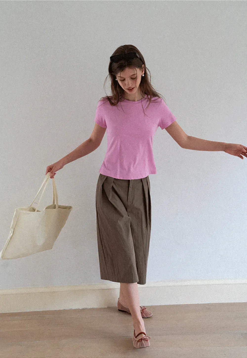 Embroidered Bow Detail Crew Neck Short Sleeve Tshirt