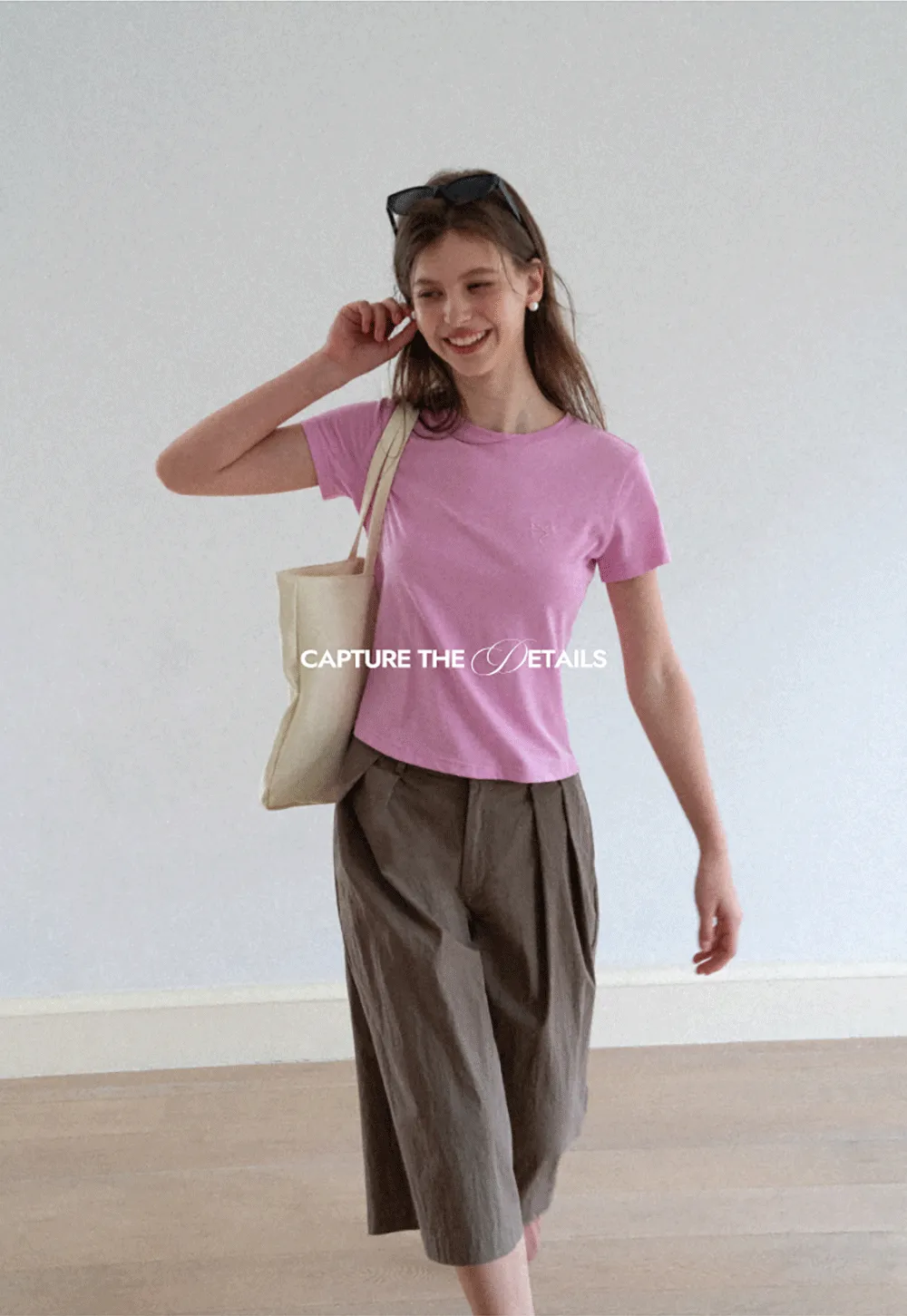 Embroidered Bow Detail Crew Neck Short Sleeve Tshirt