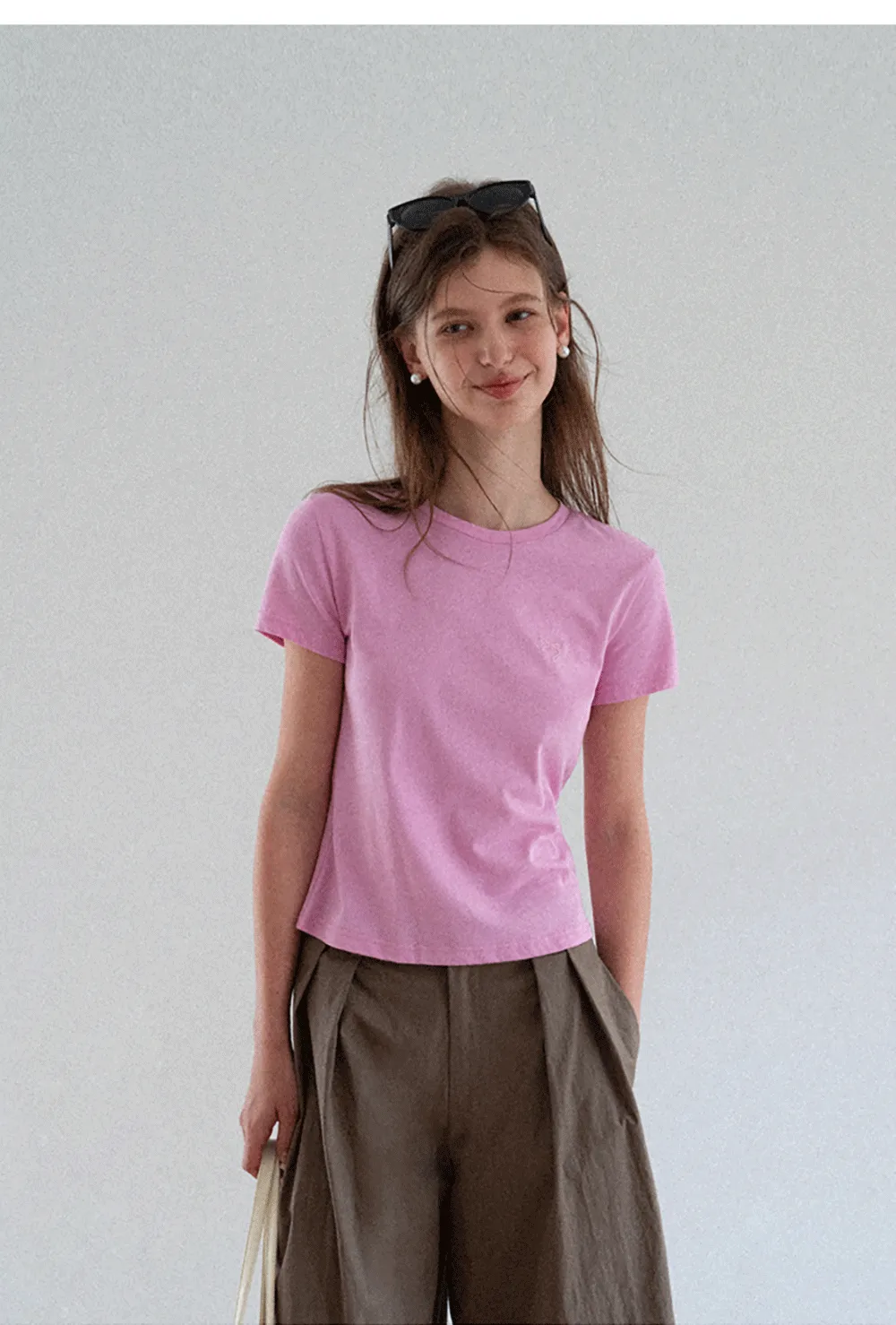 Embroidered Bow Detail Crew Neck Short Sleeve Tshirt