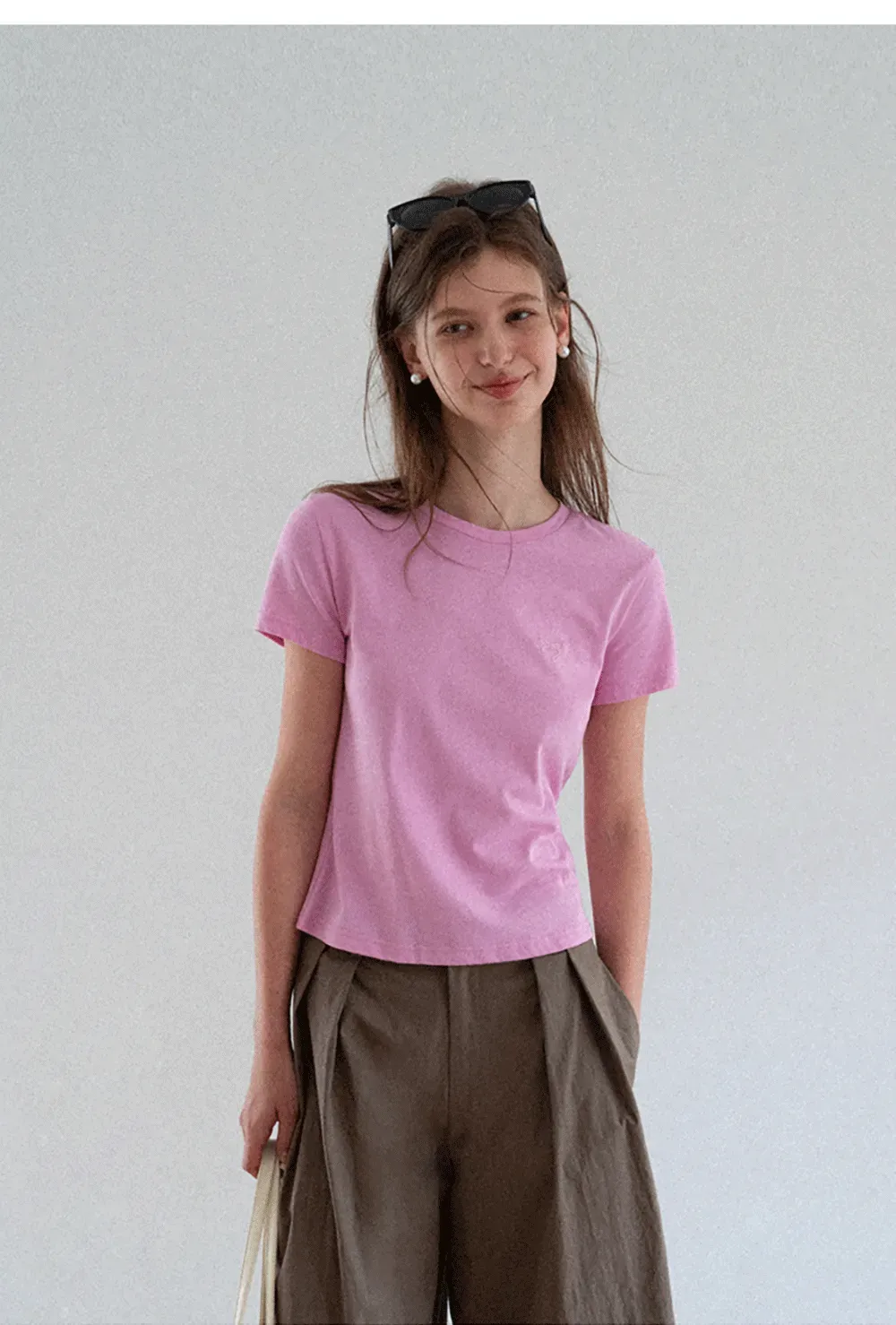 Embroidered Bow Detail Crew Neck Short Sleeve Tshirt