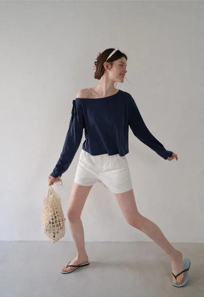 Haut en tricot à manches longues dénudées avec détail de nœud sur le côté