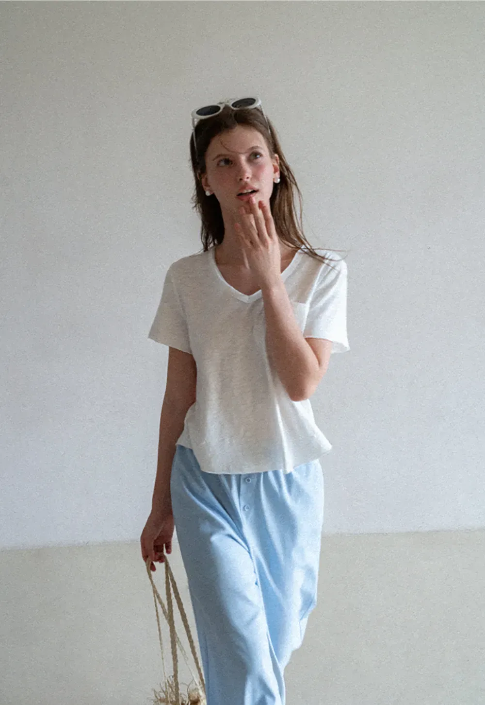 Twisted Knot Front Cropped V Neck T Shirt
