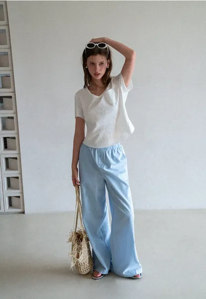 Twisted Knot Front Cropped V Neck T Shirt