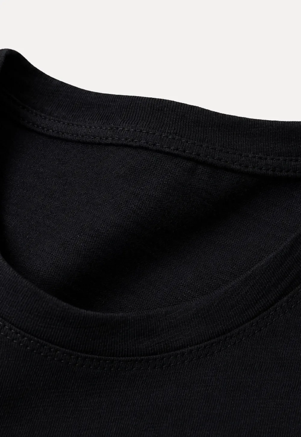 T-shirt court avec détail de nœud sur le côté