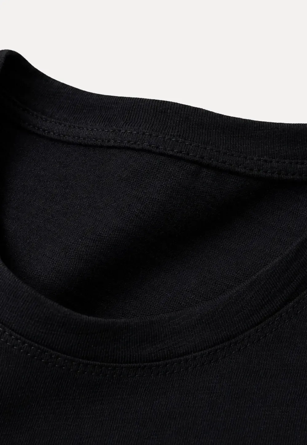 T-shirt court avec détail de nœud sur le côté