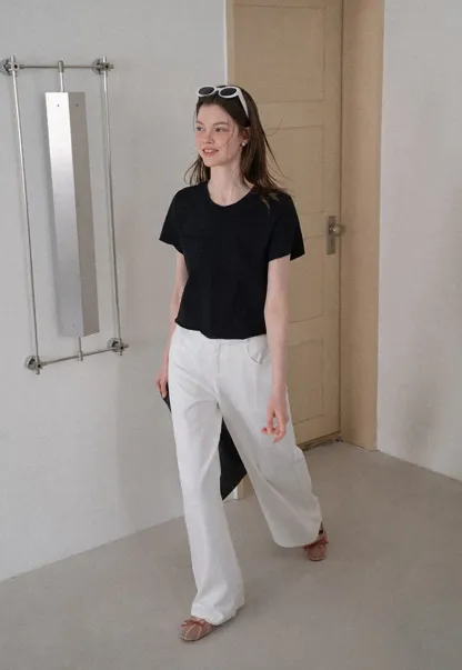 T-shirt court avec détail de nœud sur le côté