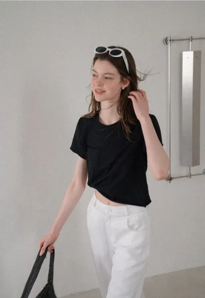T-shirt court avec détail de nœud sur le côté