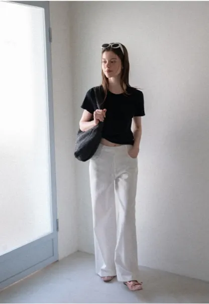 T-shirt court avec détail de nœud sur le côté