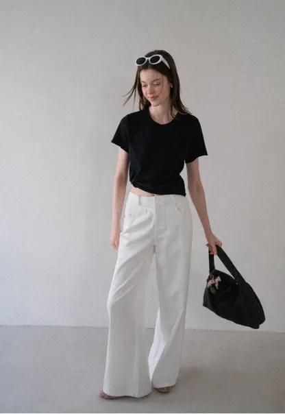 T-shirt court avec détail de nœud sur le côté