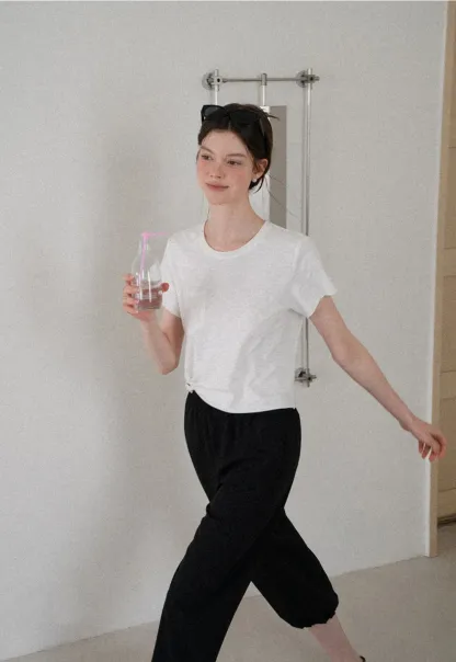 T-shirt court avec détail de nœud sur le côté