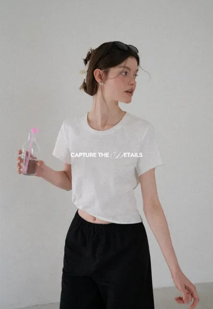 T-shirt court avec détail de nœud sur le côté