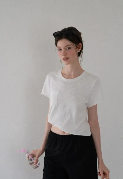 T-shirt court avec détail de nœud sur le côté