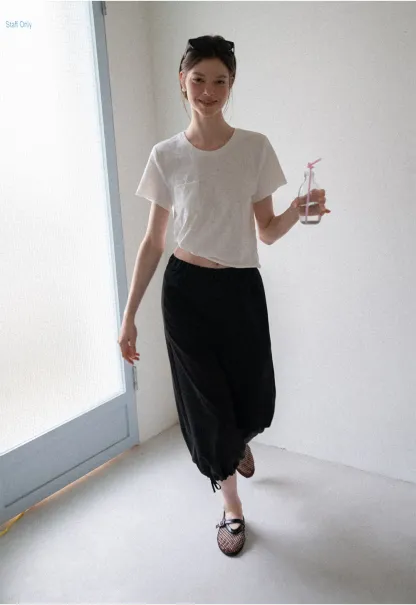 T-shirt court avec détail de nœud sur le côté