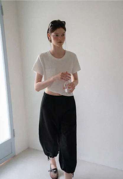 T-shirt court avec détail de nœud sur le côté