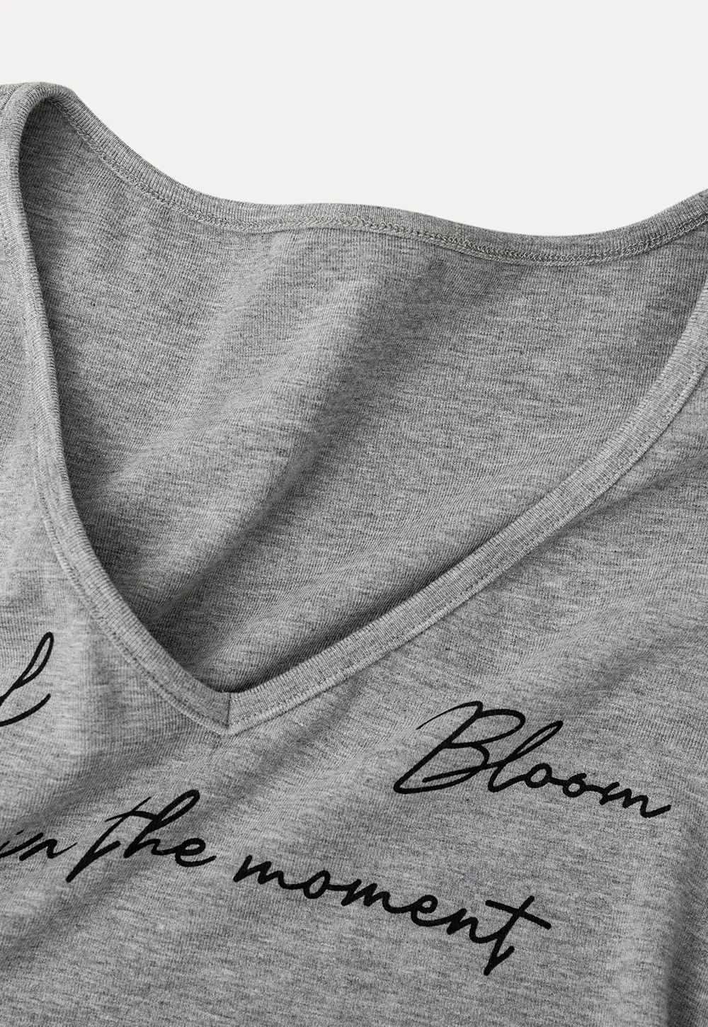 T-shirt à col en V, manches courtes et imprimé graphique