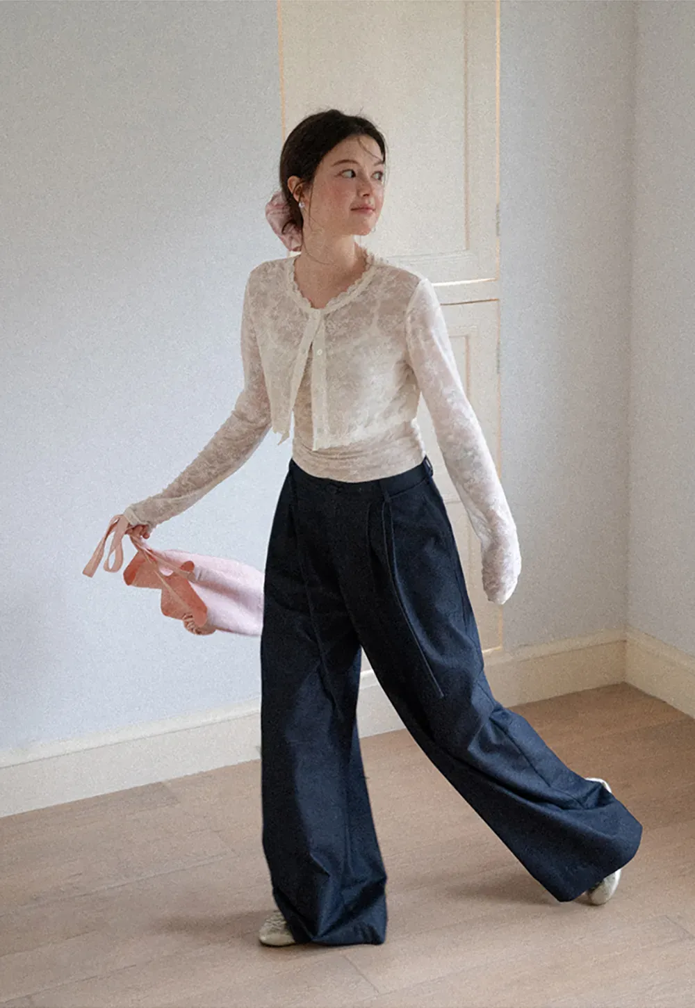 Lace Trim Cropped Long Sleeve Knit Top