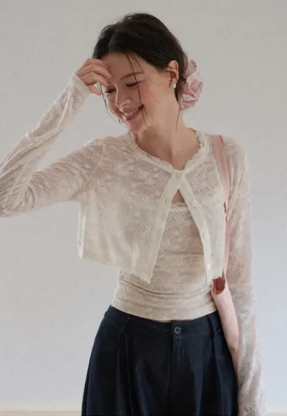 Lace Trim Cropped Long Sleeve Knit Top