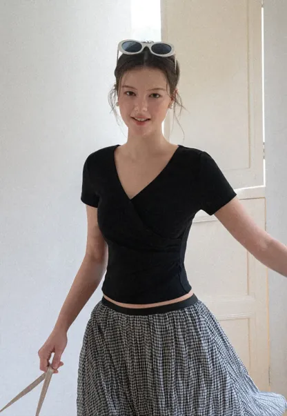 V Neck Cropped Short Sleeve Tshirt