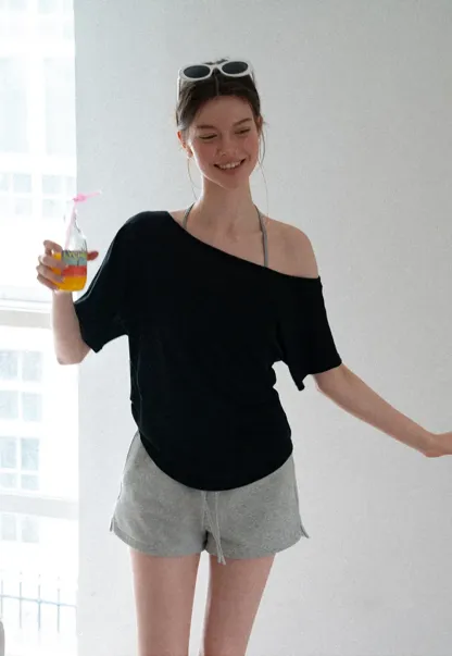 Asymmetrical One Shoulder Short Sleeve Tshirt