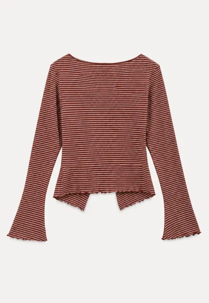 Scalloped Hem Layered Knit Top with Cutout Detail