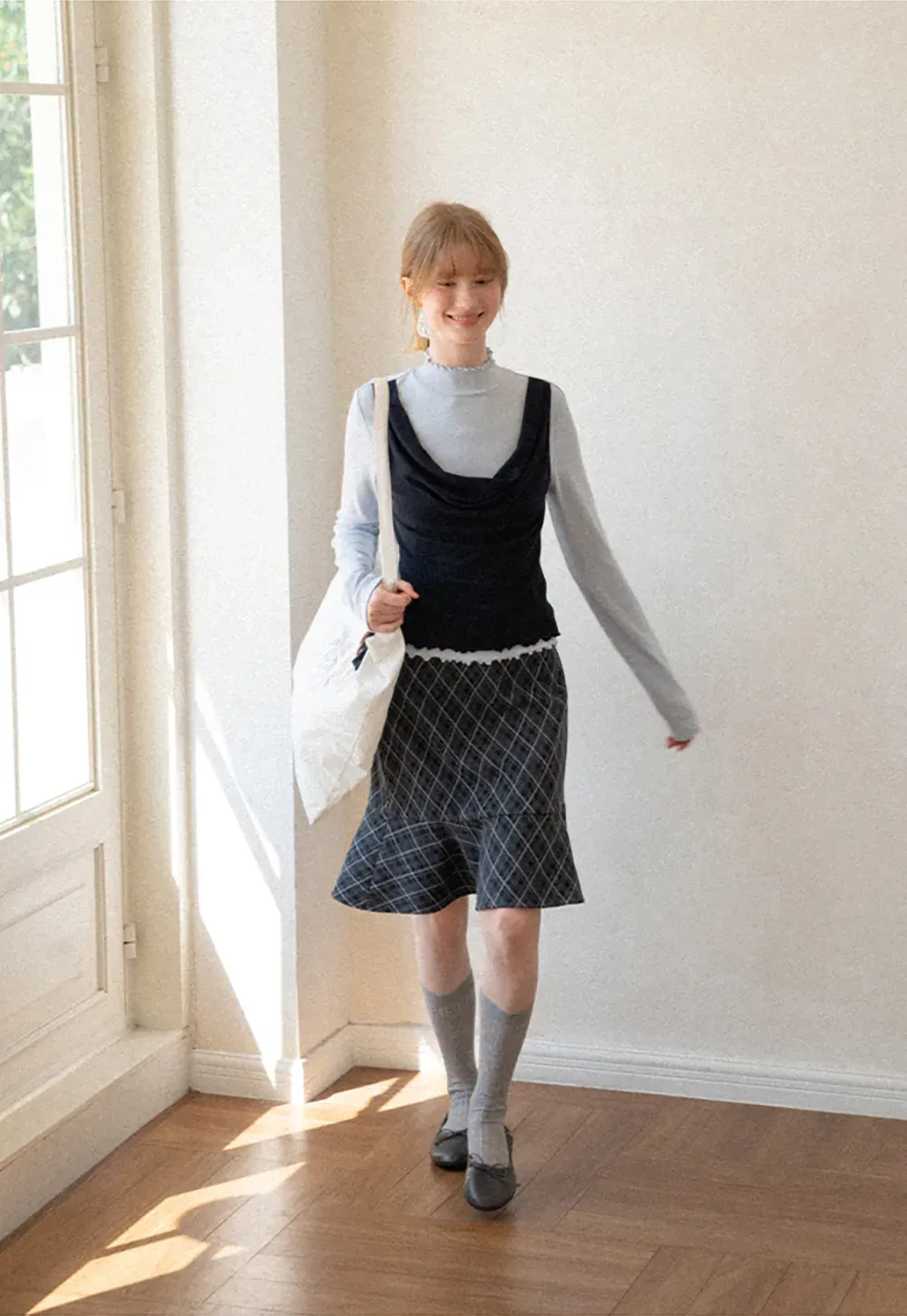 Cowl Neck Layered Top with Lace Hem Tshirt