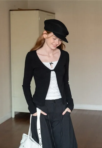 Lace Trim V Neck Cropped Knit Top