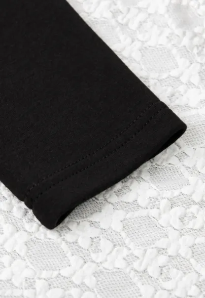 Lace Trim V Neck Cropped Knit Top