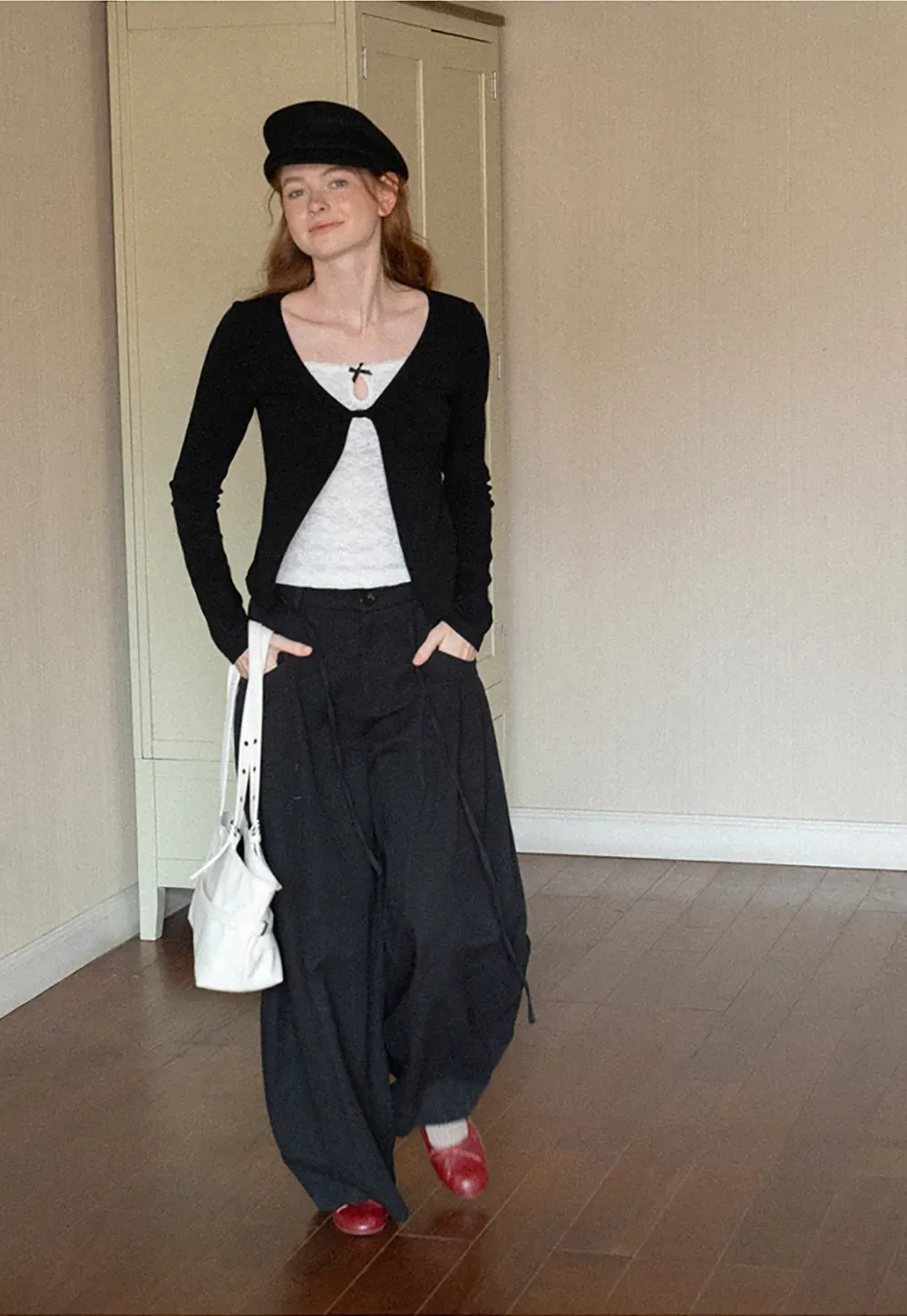 Lace Trim V Neck Cropped Knit Top