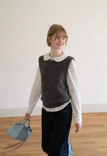 Peter Pan Collar Knit Vest
